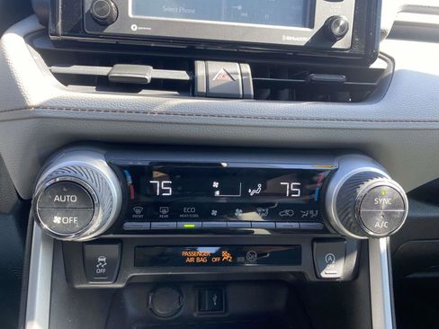 Used 2021 Toyota RAV4 XLE w/ Convenience Package FWD image 26