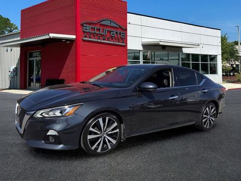 Used 2020 Nissan Altima 2.5 Platinum image 1