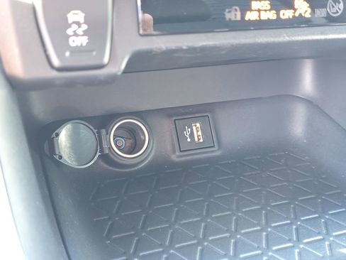 Used 2023 Toyota RAV4 SE image 29