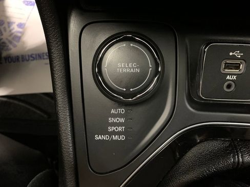 Used 2019 Jeep Cherokee Limited AWD/4WD image 26
