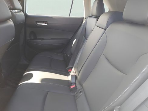 Used 2024 Toyota Corolla Cross XLE image 11