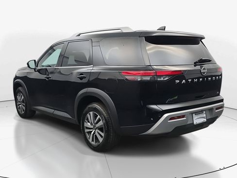 Used 2025 Nissan Pathfinder SL image 5