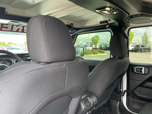 Used 2023 Jeep Wrangler Sahara w/ Cold Weather Group image 26