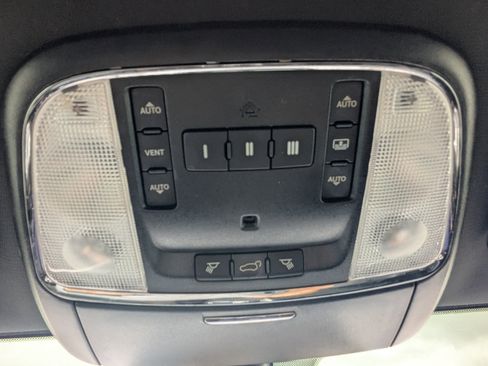 Used 2019 Jeep Grand Cherokee Overland RWD image 27