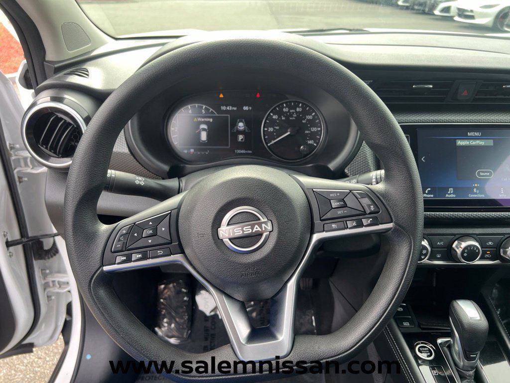 Used 2023 Nissan Kicks SV FWD image 13