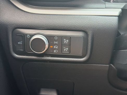 Used 2020 Ford Explorer XLT w/ Comfort Package RWD image 18