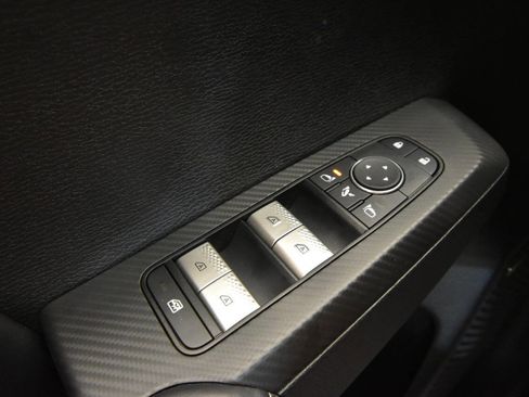 Used 2025 Mitsubishi Outlander SE image 29