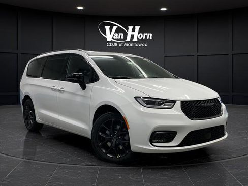 New 2026 Chrysler Pacifica Limited w/ S Appearance Package AWD/4WD image 1