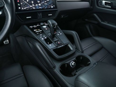 Used 2022 Porsche Cayenne Turbo GT image 29