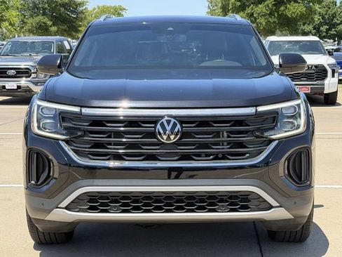 Used 2024 Volkswagen Atlas Cross Sport SE w/ Panoramic Sunroof Package FWD image 8