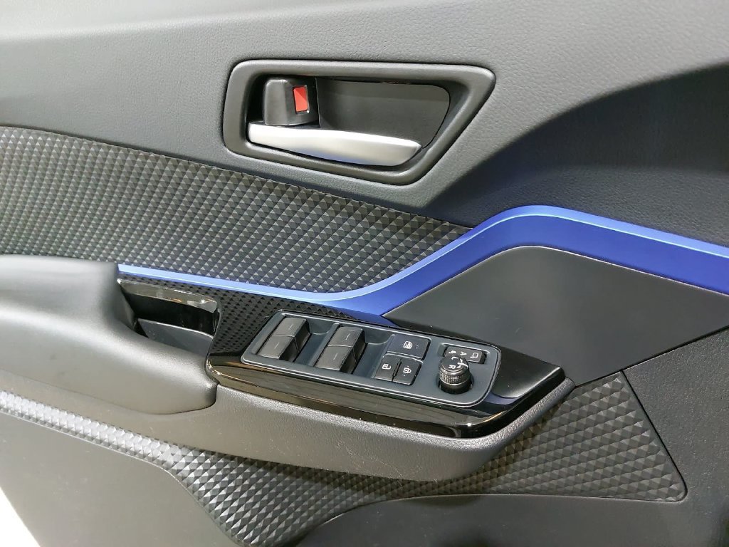 Used 2022 Toyota C-HR XLE FWD image 24
