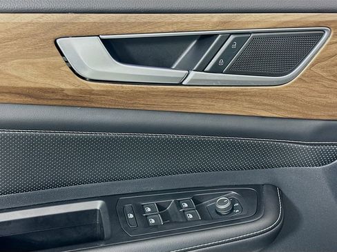 Used 2024 Volkswagen Atlas SE image 17