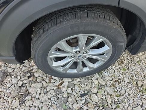 Used 2023 Ford Explorer XLT w/ Equipment Group 202A AWD/4WD image 21