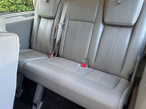 Used 2017 Lincoln Navigator Select image 15