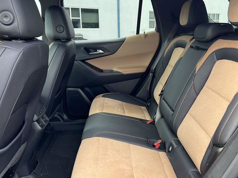 Used 2025 Chevrolet Equinox ACTIV w/ Convenience Package III FWD image 11
