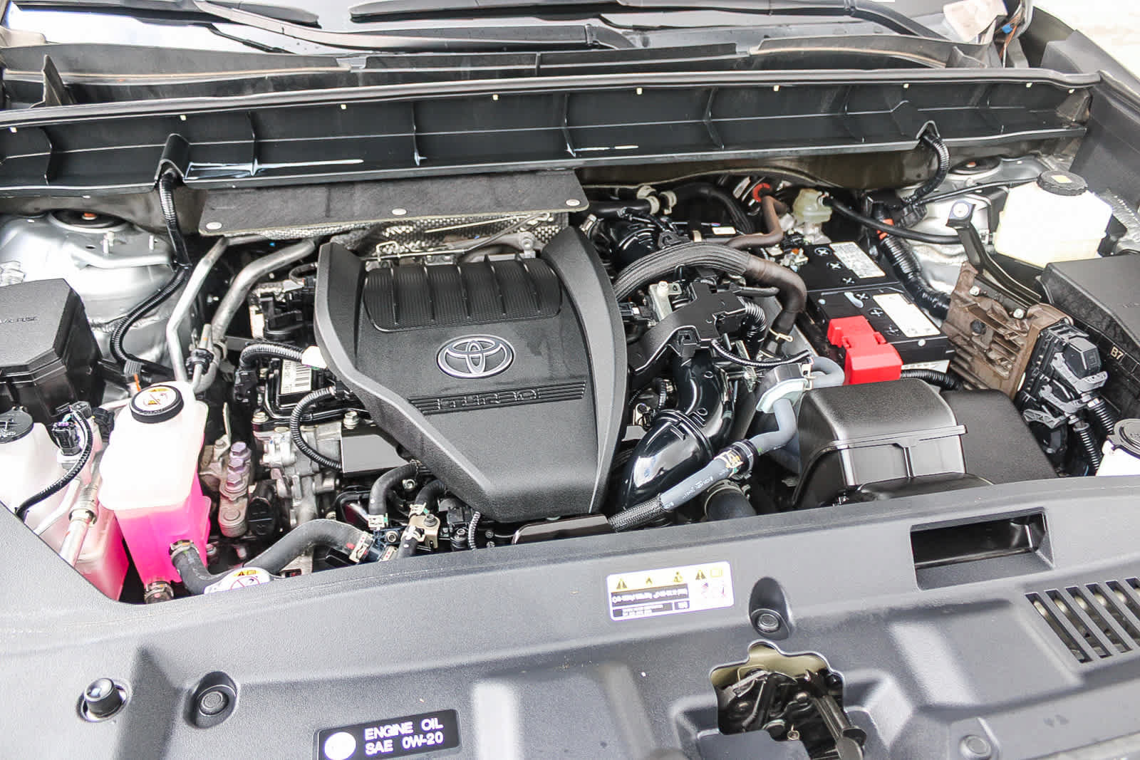 Used 2024 Toyota Highlander LE FWD image 26