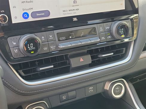 Used 2025 Toyota Grand Highlander AWD Hybrid image 28