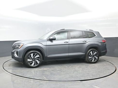 Used 2025 Volkswagen Atlas SEL AWD/4WD image 4