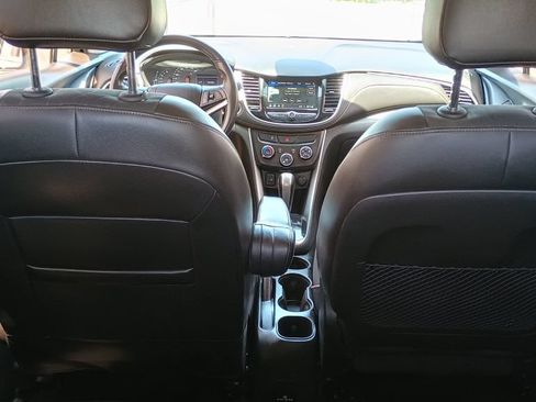 Used 2019 Chevrolet Trax LT w/ LT Convenience Package AWD/4WD image 21