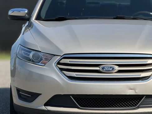 Used 2018 Ford Taurus Limited w/ Driver Assist Package AWD/4WD image 11