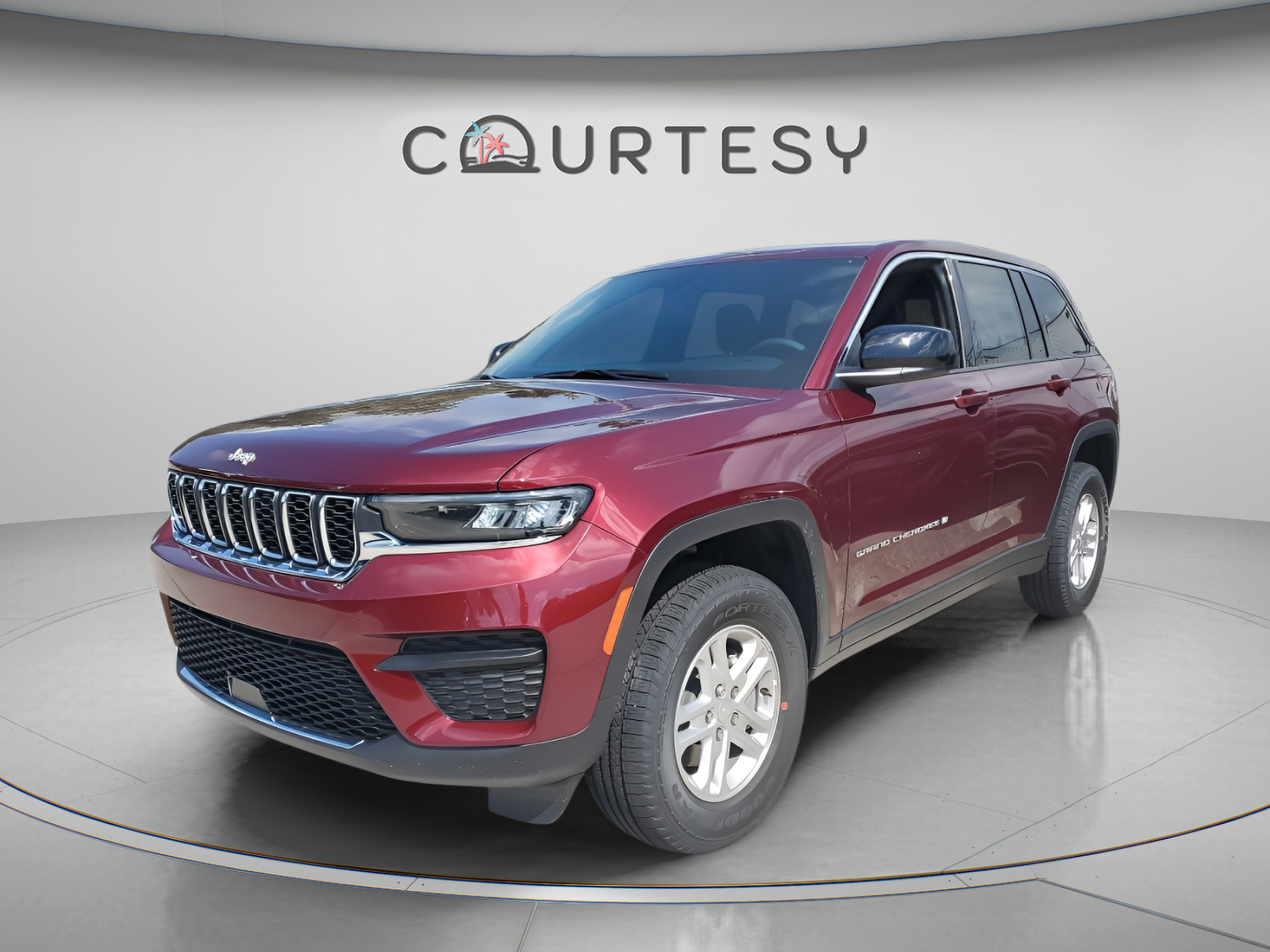 Used 2025 Jeep Grand Cherokee Laredo w/ Luxury Tech Group I AWD/4WD image 1