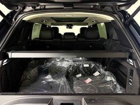 New 2025 Land Rover Range Rover Long Wheelbase SE image 18