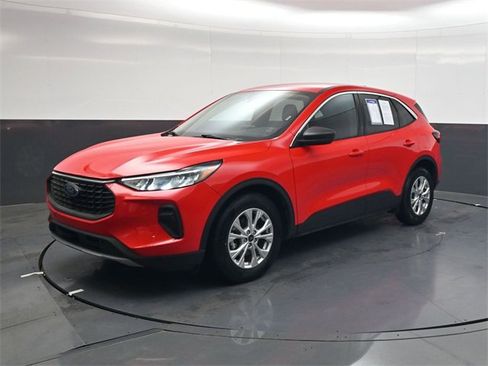 Used 2024 Ford Escape Active w/ Cold Weather Package image 8