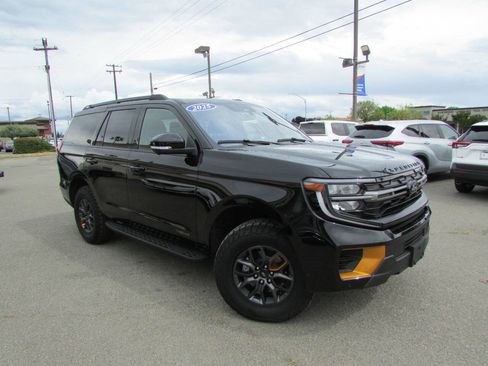 Used 2025 Ford Expedition Tremor image 2
