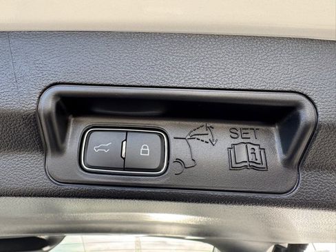 Used 2025 Ford Explorer Platinum w/ Ultimate Package image 34