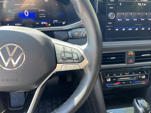 Certified 2025 Volkswagen Taos SE image 19