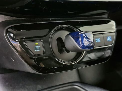 Used 2020 Toyota Prius LE FWD image 18
