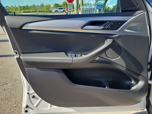 Used 2025 BMW X4 xDrive30i image 26