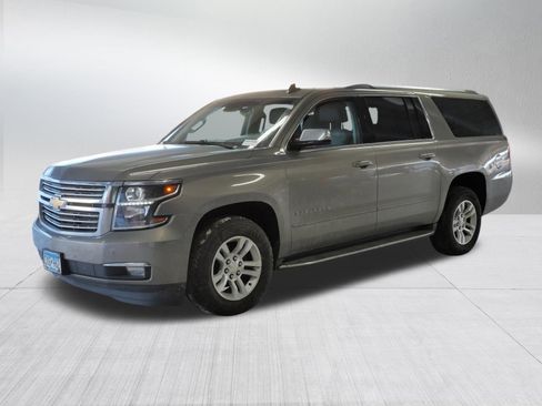 Used 2018 Chevrolet Suburban Premier image 3