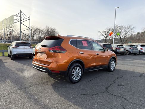 Certified 2019 Nissan Rogue SV image 5