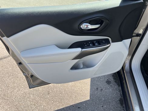 Used 2021 Jeep Cherokee Latitude Plus w/ Sun & Sound Group image 22