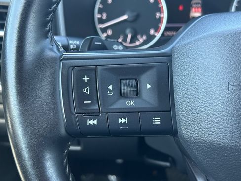 Used 2025 Nissan Rogue SV AWD/4WD image 29