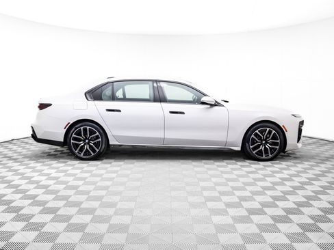Certified 2024 BMW 760i xDrive image 6
