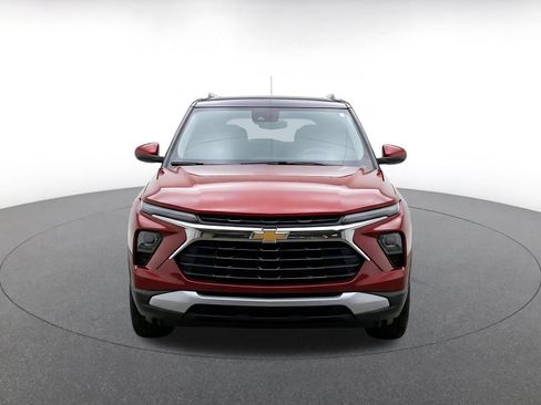 Used 2025 Chevrolet TrailBlazer LT FWD image 2