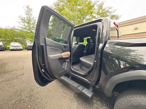 Used 2024 GMC Canyon Denali w/ LPO, Denali Black Edition AWD/4WD image 23