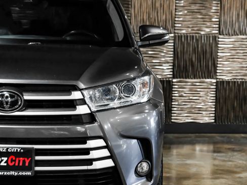 Used 2018 Toyota Highlander XLE FWD image 51