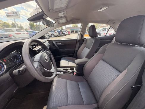 Used 2018 Toyota Corolla LE FWD image 19