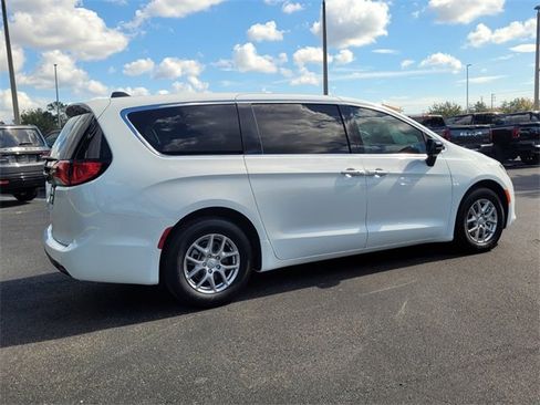 New 2026 Chrysler Voyager LX image 7