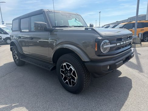 New 2026 Ford Bronco Outer Banks AWD/4WD image 3