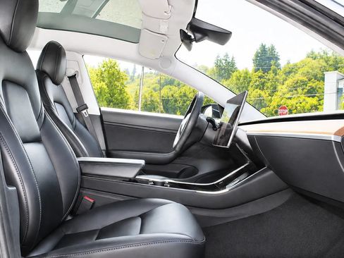 Used 2018 Tesla Model 3 Long Range AWD/4WD image 14