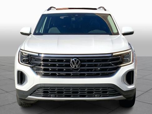 Used 2024 Volkswagen Atlas SE w/ Panoramic Sunroof Package image 3