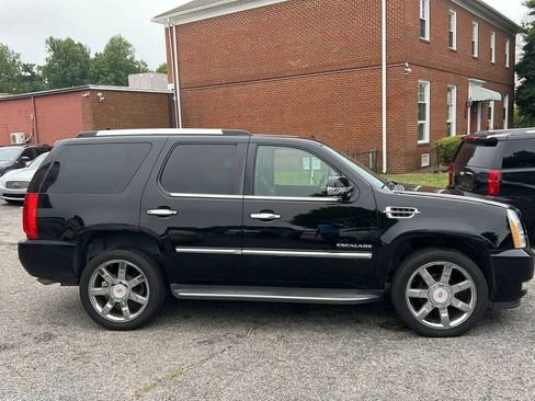 Used 2010 Cadillac Escalade Luxury w/ Livery Package AWD/4WD image 4