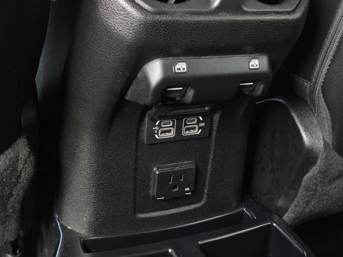 Used 2019 Jeep Wrangler Unlimited Sahara image 25