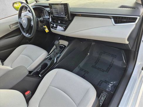 Used 2022 Toyota Corolla LE FWD image 19