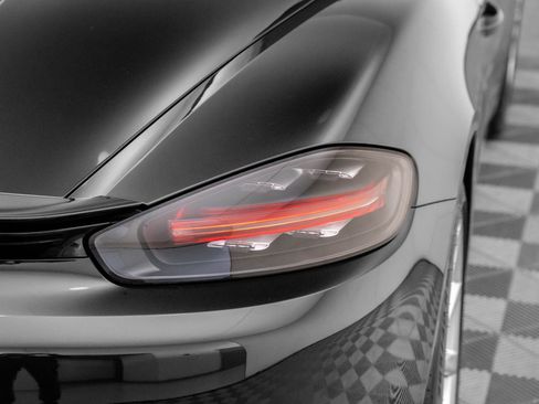 Used 2018 Porsche 718 Boxster S image 39