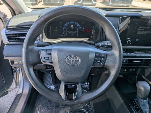 Used 2025 Toyota Camry LE image 13